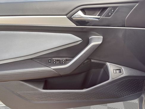 Certified 2025 Volkswagen Jetta SE image 12