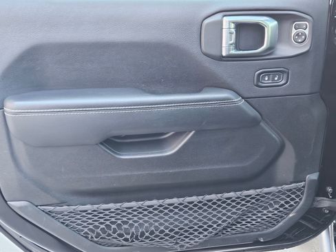 Used 2023 Jeep Gladiator Overland AWD/4WD image 18