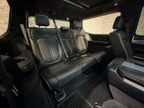 Used 2022 Jeep Grand Wagoneer Series III AWD/4WD image 14
