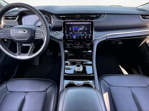 Used 2023 Jeep Grand Cherokee Limited image 16