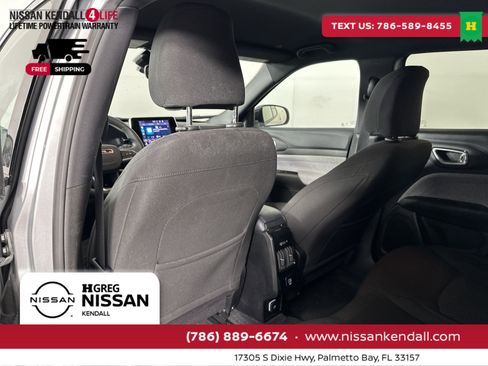 Used 2025 Jeep Compass Sport image 28