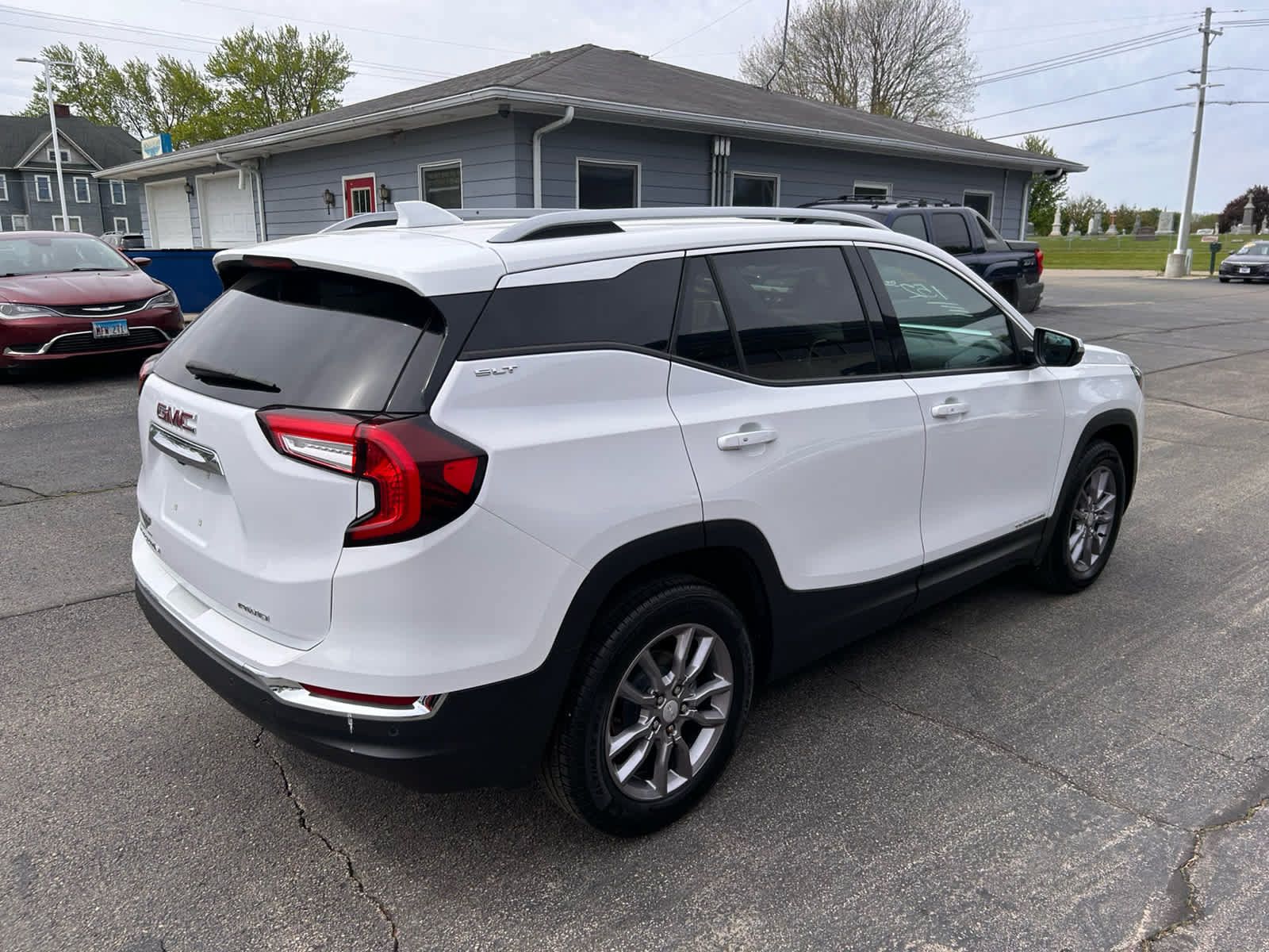 Used 2023 GMC Terrain SLT w/ Tech Package AWD/4WD image 3