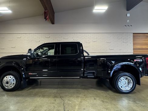 Used 2025 Ford F450 Platinum w/ FX4 Off-Road Package image 10