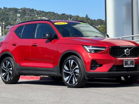 Certified 2023 Volvo XC40 B5 Plus w/ Driver Assist Package AWD/4WD image 10