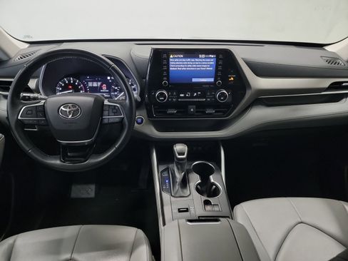 Used 2021 Toyota Highlander XLE FWD image 15