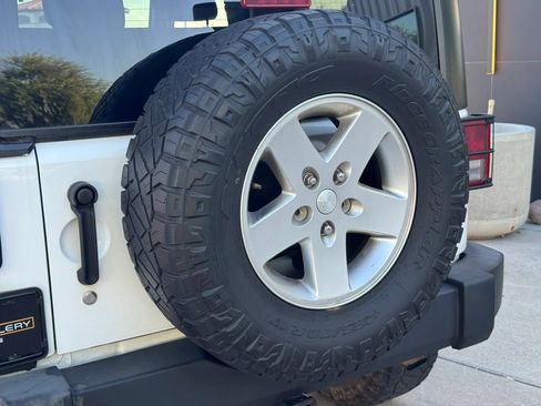Used 2011 Jeep Wrangler Rubicon w/ PWR Convenience Group AWD/4WD image 44