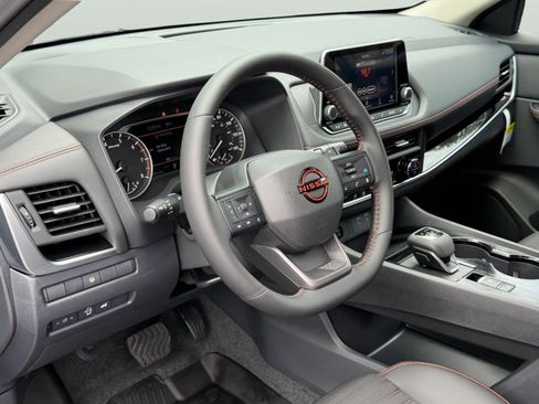 Used 2026 Nissan Rogue SV AWD/4WD image 10