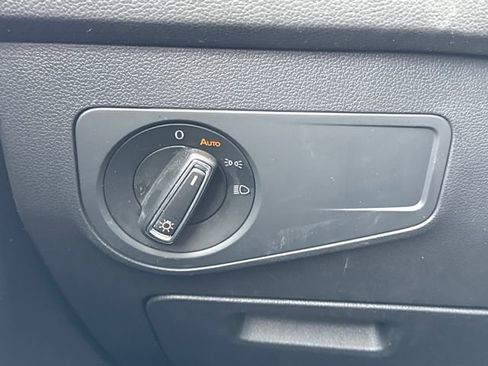 Used 2022 Volkswagen Tiguan SE R-Line image 29