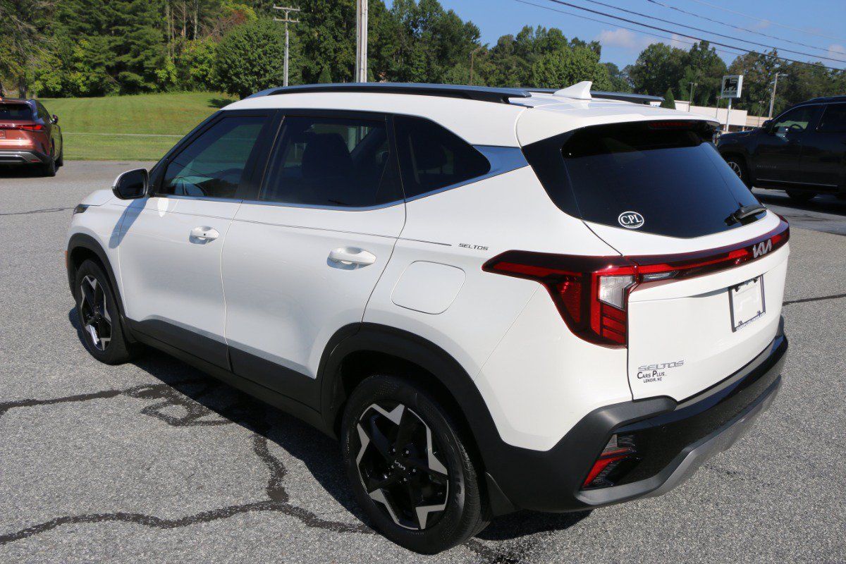 Used 2025 Kia Seltos EX AWD/4WD image 3