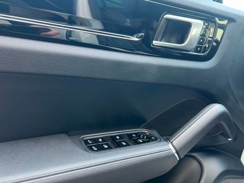 Used 2019 Porsche Cayenne image 24