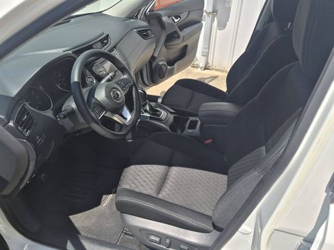 Used 2017 Nissan Rogue SV AWD/4WD image 13
