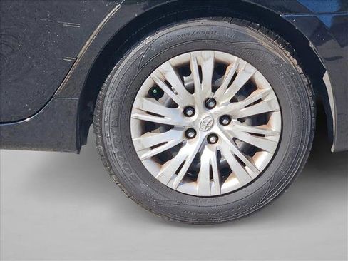 Used 2014 Toyota Camry L image 5