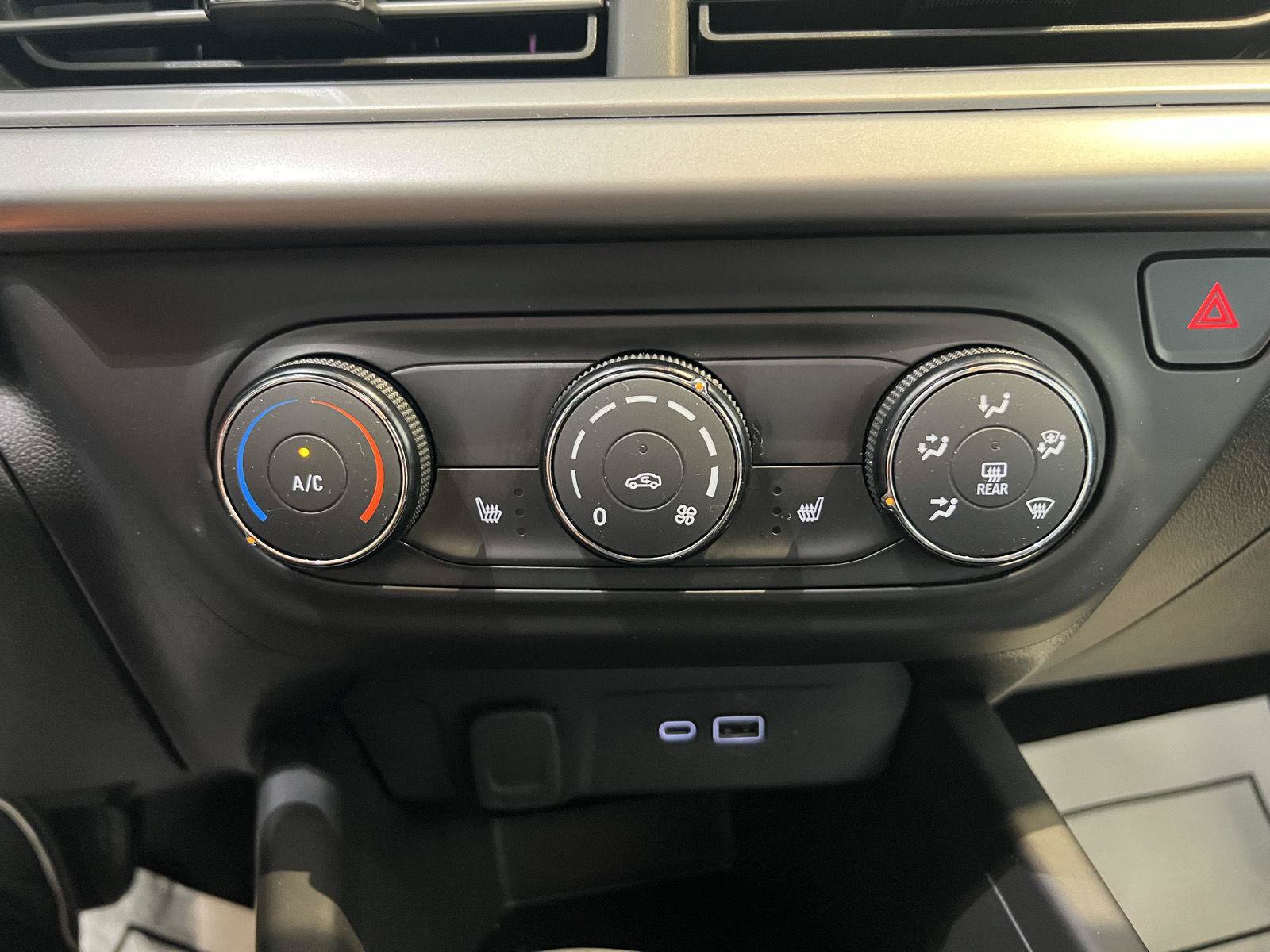 Used 2024 Chevrolet Trax RS FWD image 21