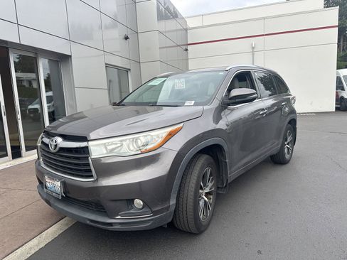 Used 2016 Toyota Highlander XLE AWD/4WD image 17