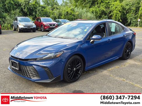 Used 2025 Toyota Camry SE FWD image 7