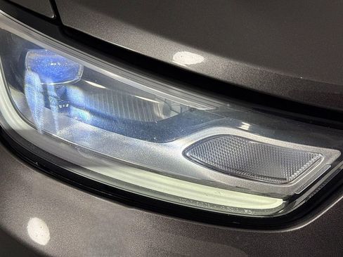 Used 2023 Chrysler Pacifica Touring-L image 41