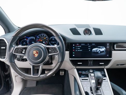 Certified 2022 Porsche Cayenne S Platinum image 31