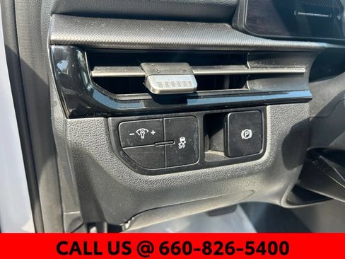 Used 2026 Kia Sportage LX FWD image 16