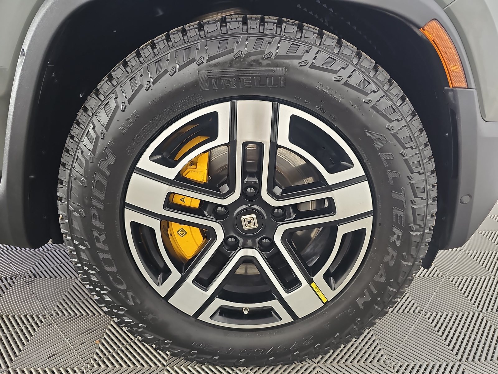 Used 2022 Rivian R1T Launch Edition AWD/4WD image 11