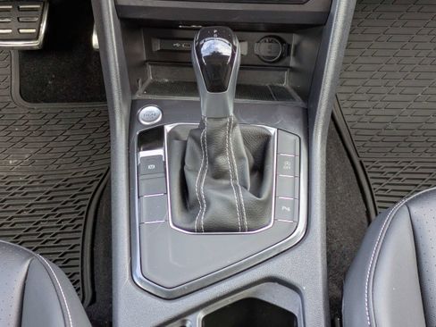 Used 2024 Volkswagen Tiguan SE R-Line image 20