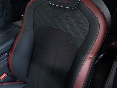 Certified 2025 Bentley Flying Spur Plug-In Hybrid image 18