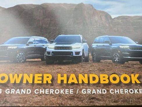 Used 2024 Jeep Grand Cherokee Limited w/ Black Appearance Package image 18