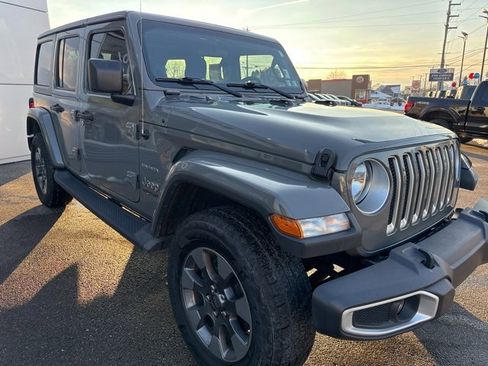Used 2019 Jeep Wrangler Unlimited Sahara w/ Cold Weather Group image 4