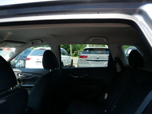 Used 2018 Nissan Rogue SV AWD/4WD image 20
