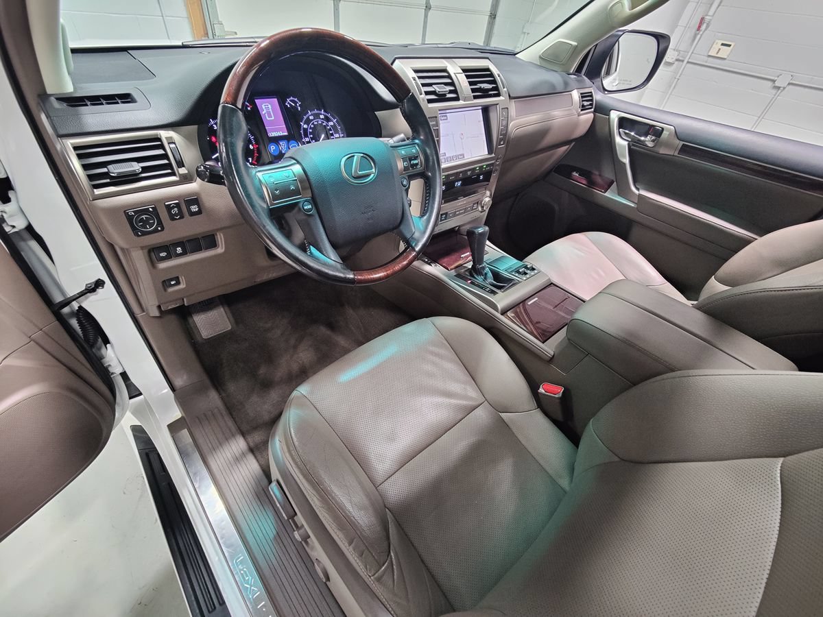 Used 2016 Lexus GX 460 w/ Premium Package AWD/4WD image 27