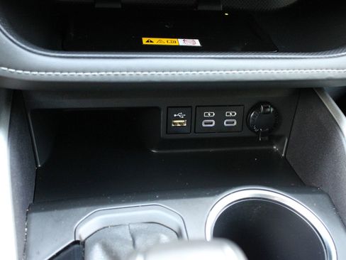 Used 2024 Toyota Highlander XLE AWD/4WD image 42