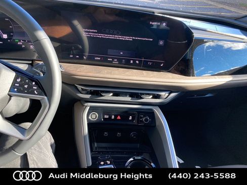 Used 2025 Audi Q5 Premium w/ Convenience Package image 19