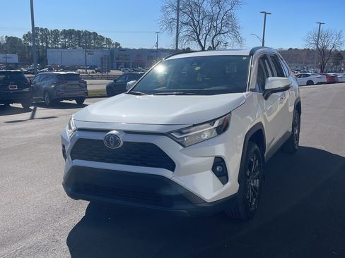 Used 2022 Toyota RAV4 XLE Premium image 16