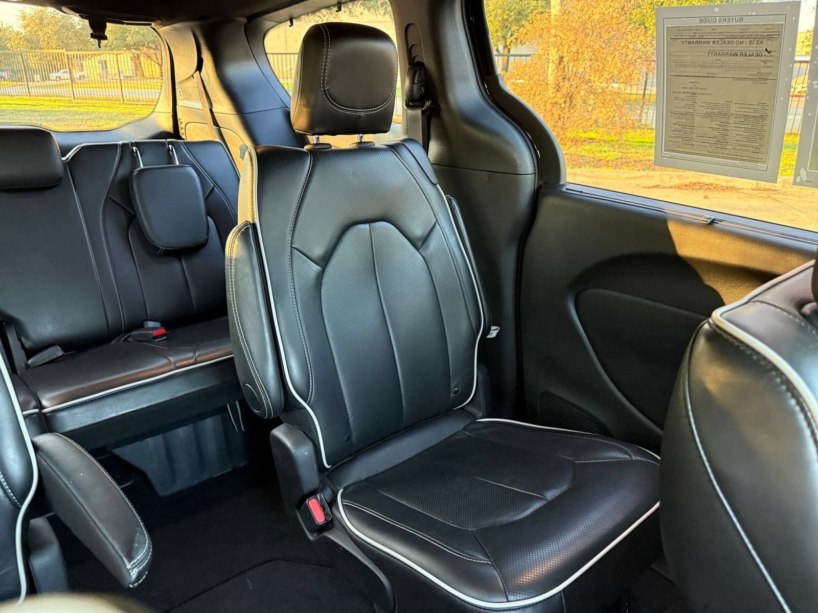 Used 2025 Chrysler Pacifica Limited FWD image 40