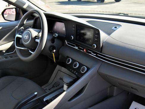 Used 2024 Hyundai Elantra SE FWD image 39