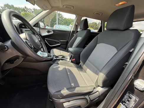 Used 2022 Kia Soul LX FWD image 11
