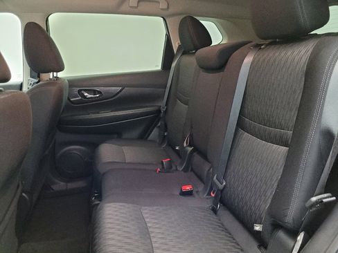 Used 2020 Nissan Rogue SV w/ Premium Package FWD image 18