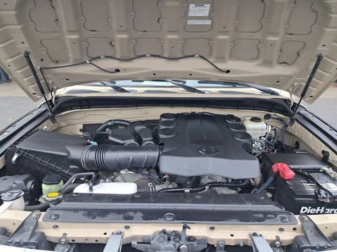 Used 2014 Toyota FJ Cruiser 2WD w/ Convenience Package image 29