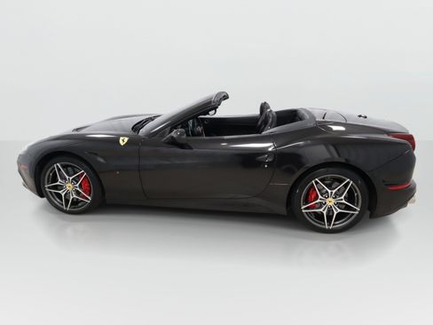 Used 2016 Ferrari California T RWD image 15