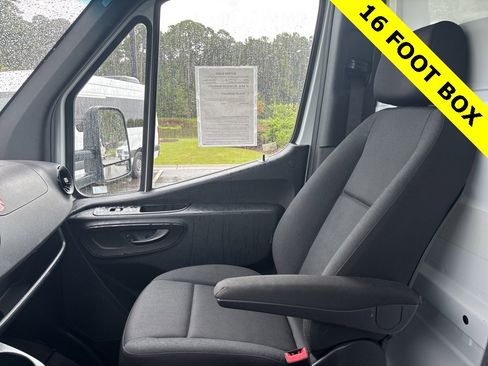 Used 2021 Freightliner Sprinter 3500 image 35