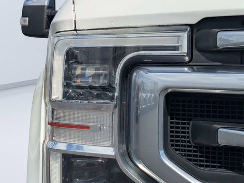 Used 2020 Ford F250 Platinum w/ FX4 Off-Road Package image 9