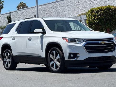 Used 2018 Chevrolet Traverse LT w/ LPO, Floor Liner Package AWD/4WD image 2