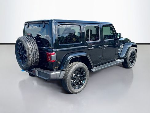 Used 2023 Jeep Wrangler Unlimited Sahara w/ Cold Weather Group AWD/4WD image 7