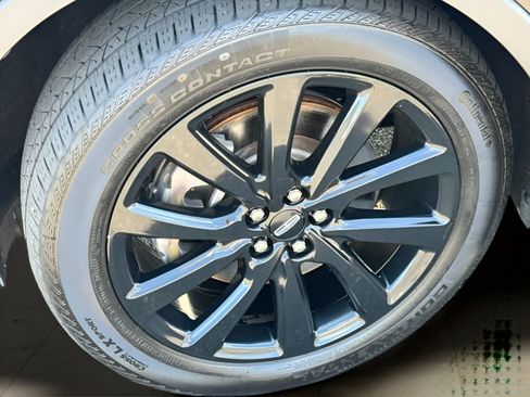 Used 2022 Lincoln Nautilus Reserve w/ Equipment Group 201A image 20