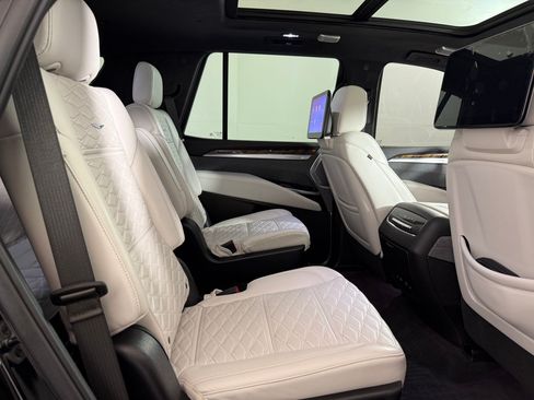 Used 2025 Cadillac Escalade Sport Platinum AWD/4WD image 31