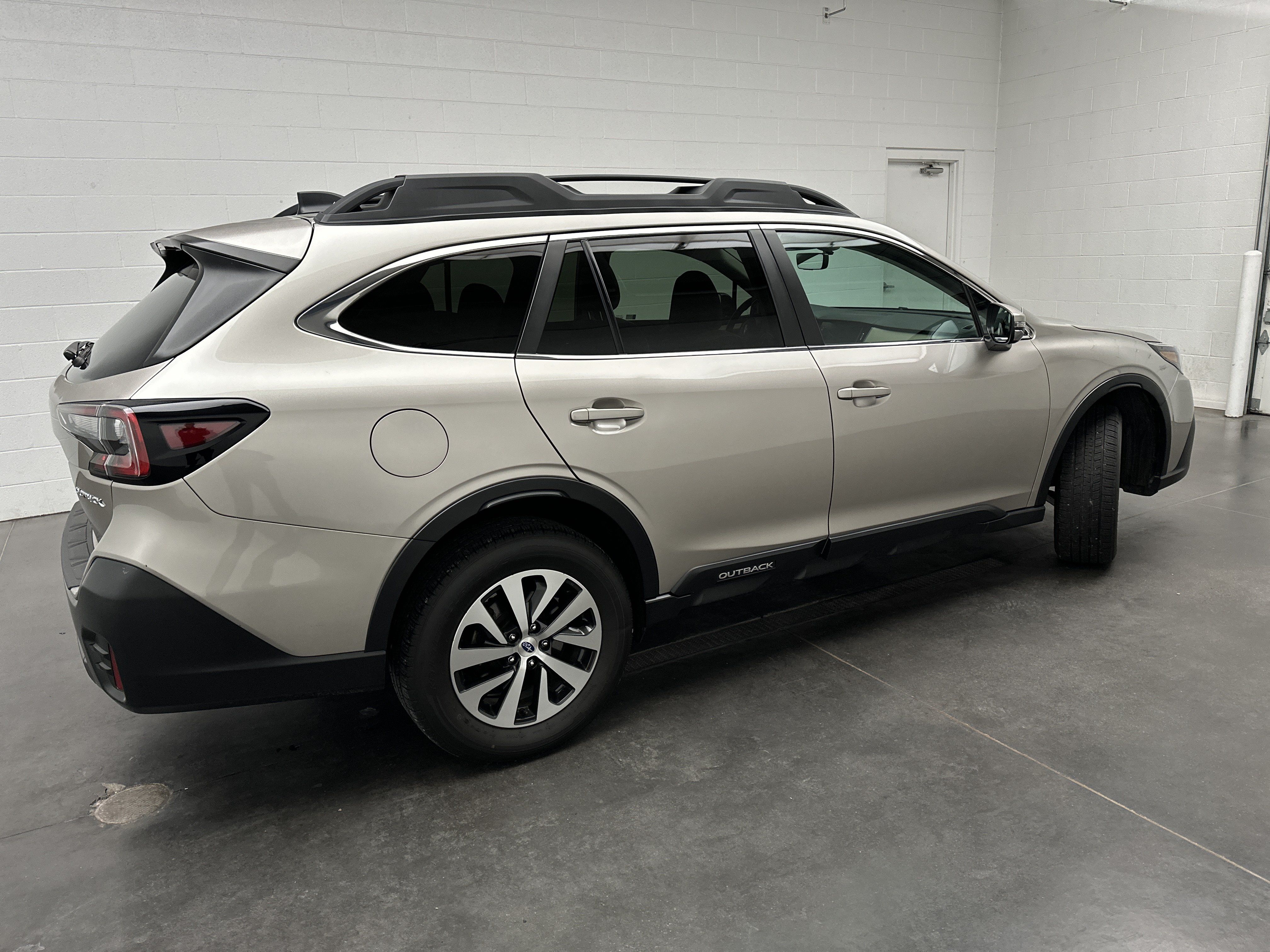 Used 2020 Subaru Outback Premium w/ Popular Package #1 AWD/4WD image 9