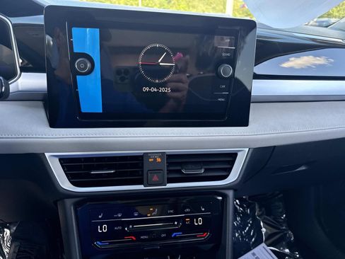 New 2025 Volkswagen Taos SE image 7