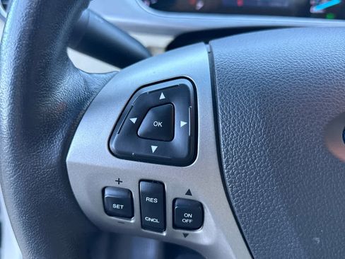 Used 2014 Ford Taurus SEL image 16