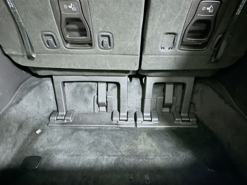 Used 2024 Kia Carnival LX image 28