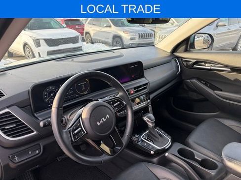 Used 2024 Kia Seltos EX image 3