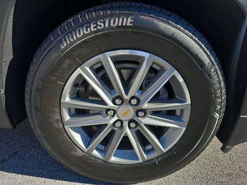 Used 2023 Chevrolet Traverse LT image 4